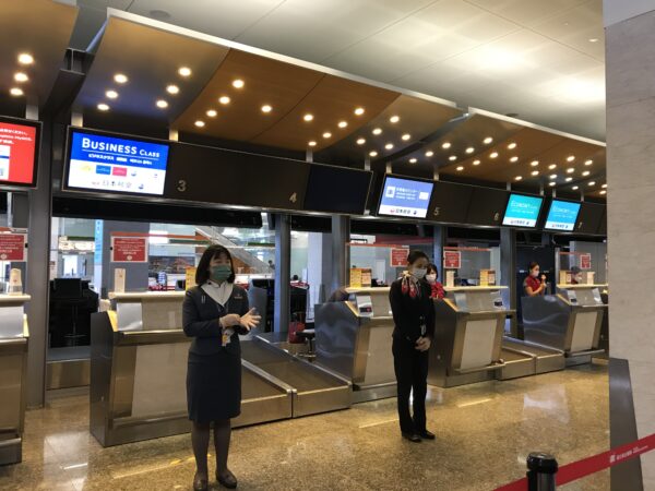 麻煩夫ブログの台湾松山空港のJAL中華航空チェックインカウンター